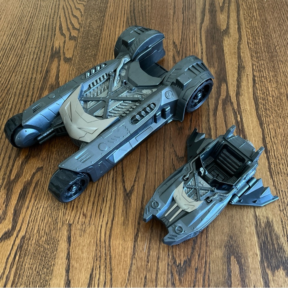 Batman Bat-Tech Batmobile and Bat boat 2-in-1 Transforming Vehicle DC Comics